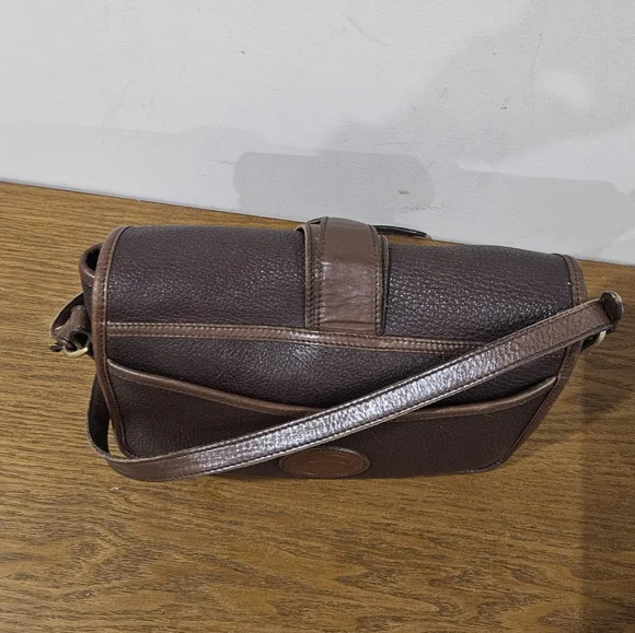 Elegant Brown Leather Shoulder Bag - Picture 6 of 16